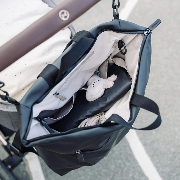 Done by Deer Wickelrucksack - Faltbare Wickelauflage und zwei Kinderwagenhaken inklusive - Wickeltas