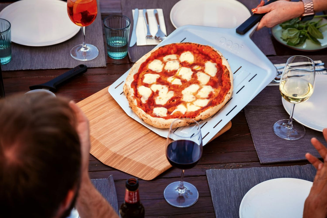 Ooni perforierte Pizzaschaufel 35 cm – Aluminium-Pizzaschaufel – Pizzaheber – Pizzawender Zubehör fü