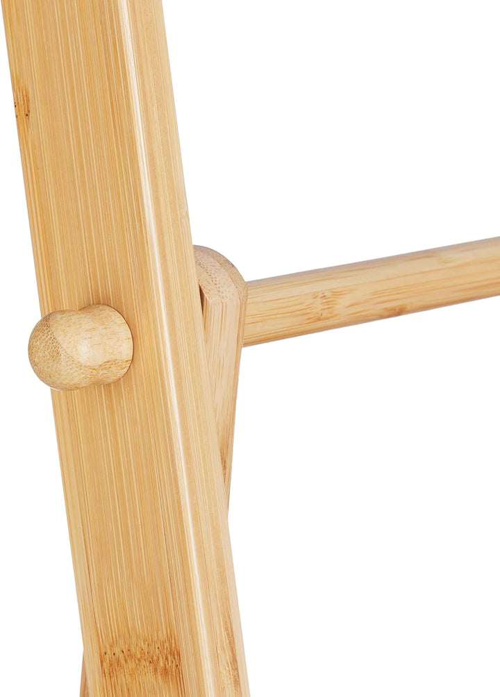 Relaxdays Handtuchleiter Bambus, 3 Stangen, 2 Ablagen, HBT: 134 x 53 x 31,5 cm, klappbar, Standhandt