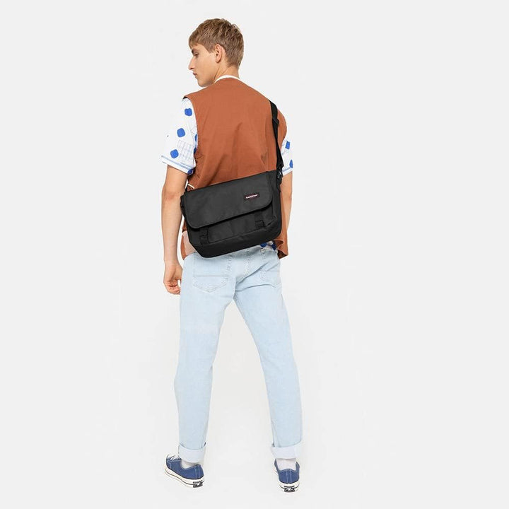 Eastpak JR Umhängetasche, 51 cm, 47 L, Black (Schwarz), Schwarz