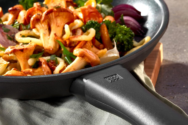 ZWILLING Shine Aluminium-Bratpfanne, 24 cm, Rund, Mit Antihaftbeschichtung, Schwarz, 24 cm