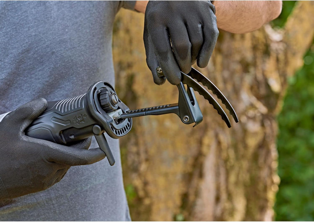 Black+Decker 750 W Säbelsäge BES301 (20 mm Hublänge, Universalsäge mit beweglichen Sägeschuh & Astkl