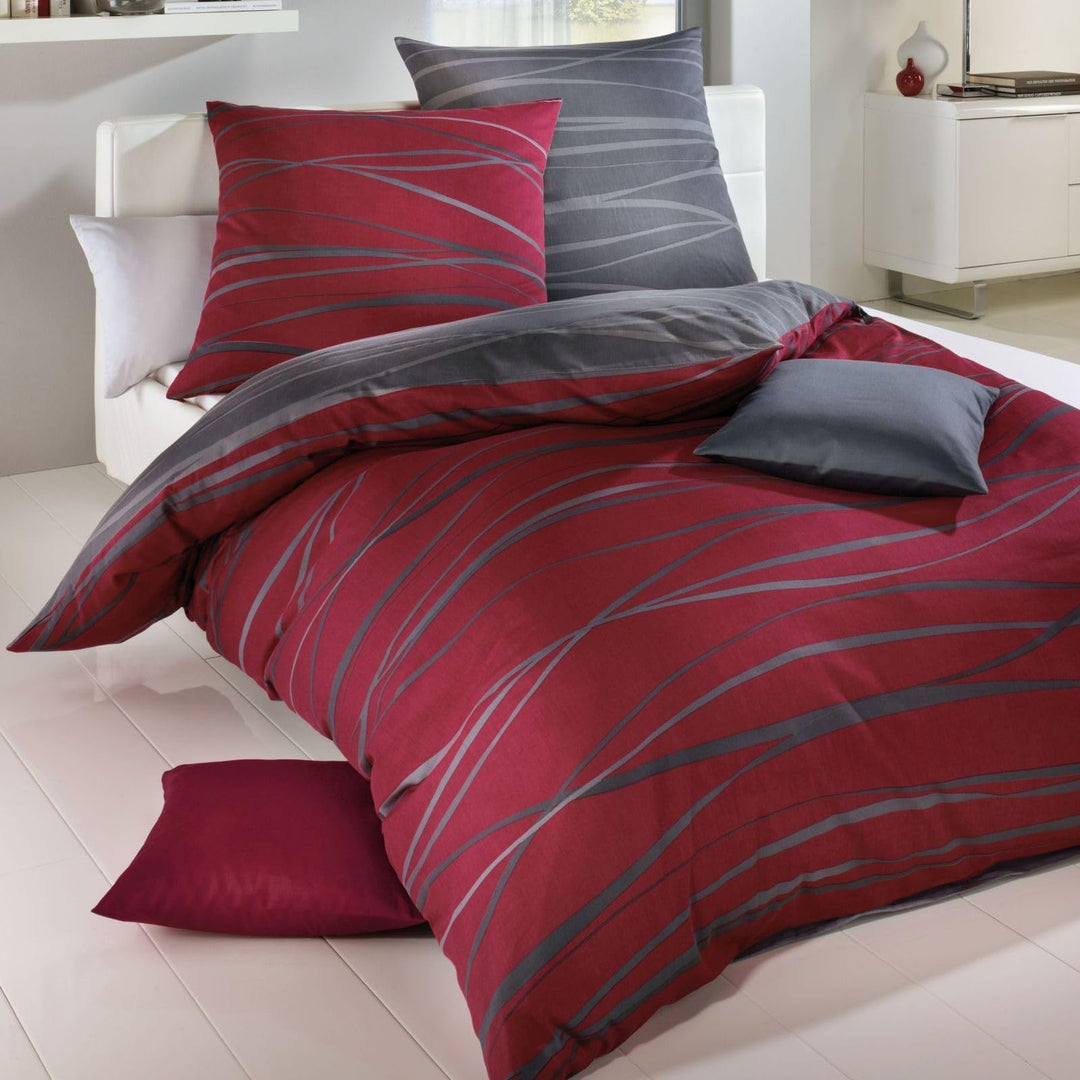 Kaeppel Wende- Bettwäsche 'Motion' Mako-Satin rubinrot Grösse, 2 Stück , 135x200 cm (80x80 cm) 135x2