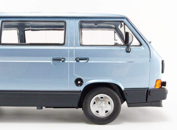 Norev NV188544 1:18 1990 VW Multivan, hellblau, metallic