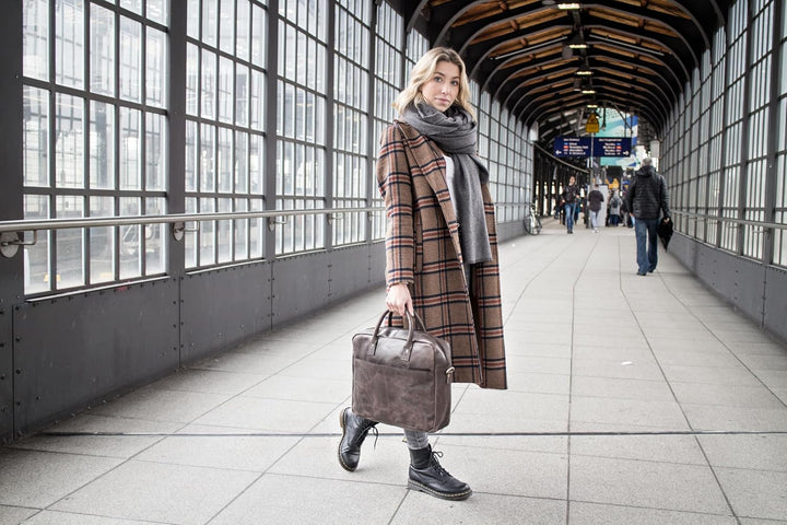 HOLZRICHTER BERLIN Briefcase Aktentasche (M). Handgefertigte grosse Tragetasche, Laptoptasche und Um