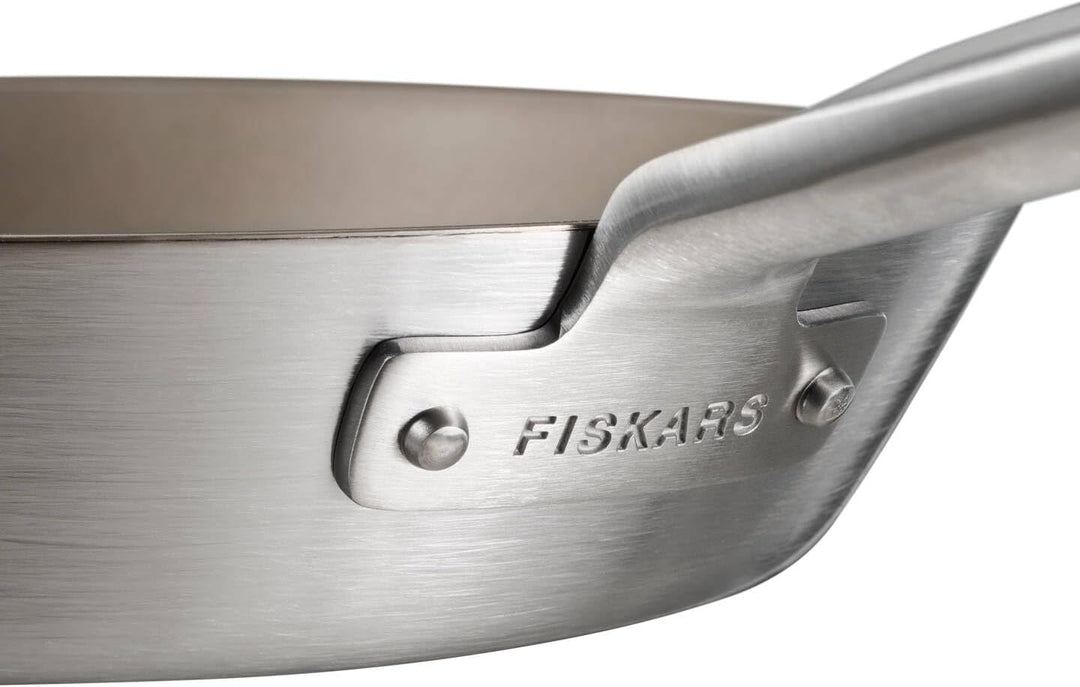 Fiskars Norden Steel Wok, Ø 28 cm, Für alle Kochfelder geeignet, Mit Antihaftbeschichtung, Edelstahl