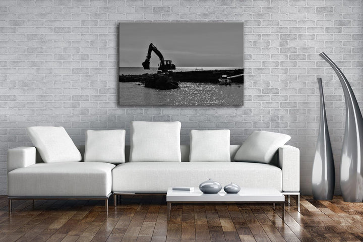 deyoli einsamer Bagger am Ufer Format: 80x60 Effekt: Schwarz/Weiss als Leinwand, Motiv fertig gerahm