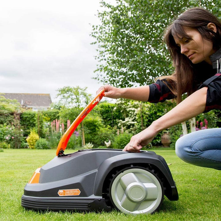 Yard Force Mähroboter SA650ECO, geeignet für Rasenflächen bis zu 650 qm, Kantenschneide-Funktion und