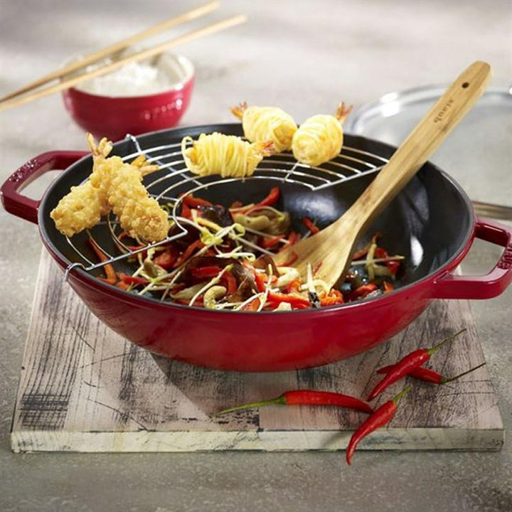 STAUB Wok aus Gusseisen, 30 cm, inkl. Glasdeckel, Induktionsgeeignet, Kirschrot, Kirschrot