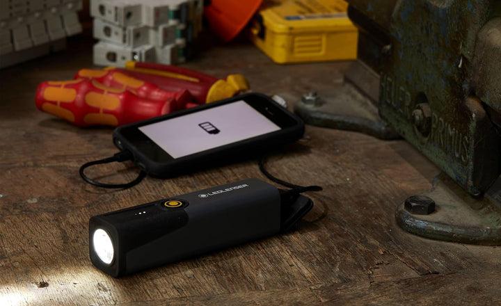 Ledlenser iW3R Arbeitsleuchte LED, aufladbar, IP54, Powerbank-Funktion, 2 Helligkeitsstufen, USB-Kab