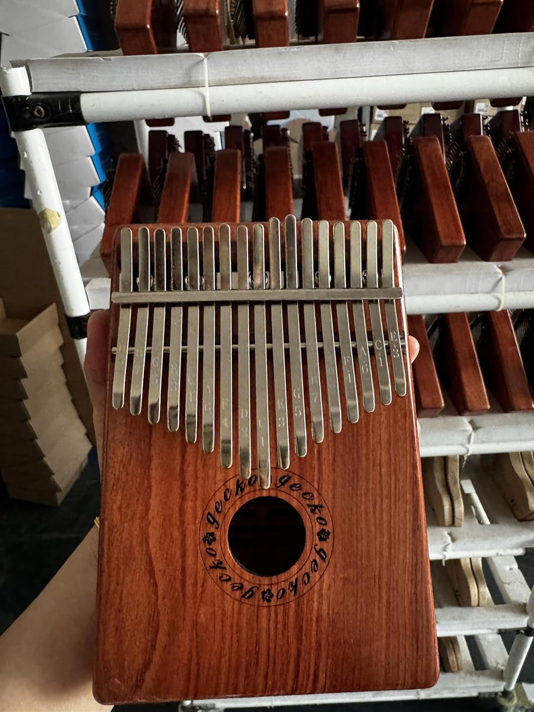 GECKO Kalimba 17 Schlüssel Daumenklavier mit wasserdichter Schutzbox, Stimmhammer und Lernanleitung,