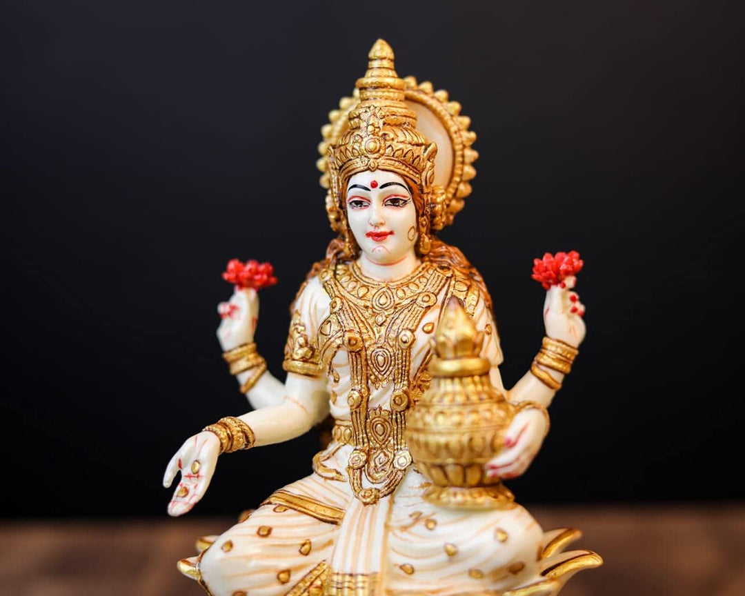 SHIVAJI ARTS Lakshmi Statue Zuchtmarmor, 18 cm, Weiss, Grösse M, 1 Stück