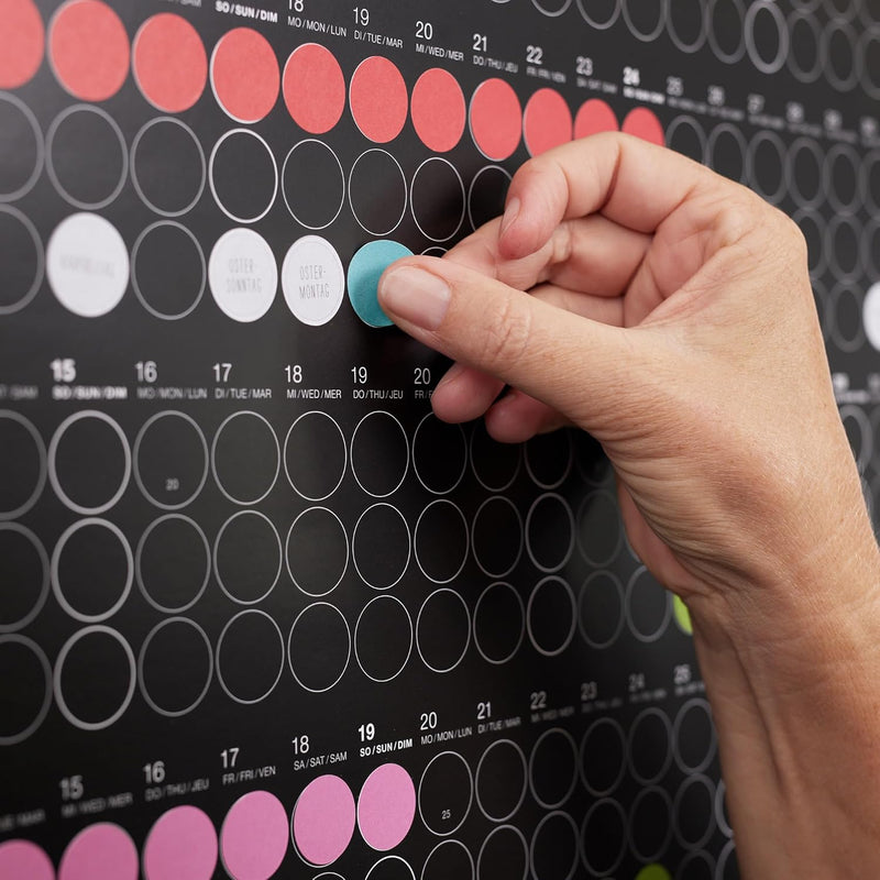 dot on Jahreskalender 2025 mit bunten Klebepunkten | Wandplaner Designkalender DIY Kalender Wandkale