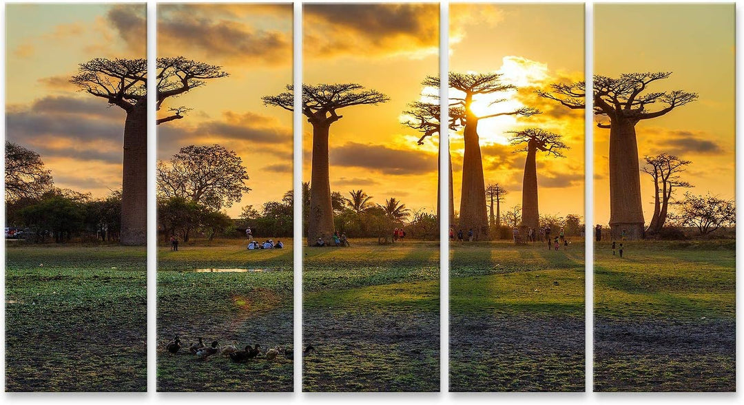 islandburner Bild auf Leinwand Schöne Bäumee Bei Sonnenuntergang In Der Allee Der Baobabs In Madagas