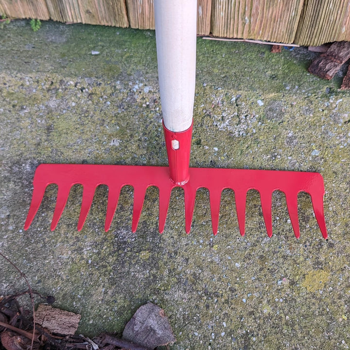 Garten Gerät Harke Rasen Boden Erde Rechen 12 Zinken Metall rot Gartenrechen 28 cm mit Holz Stiel, R