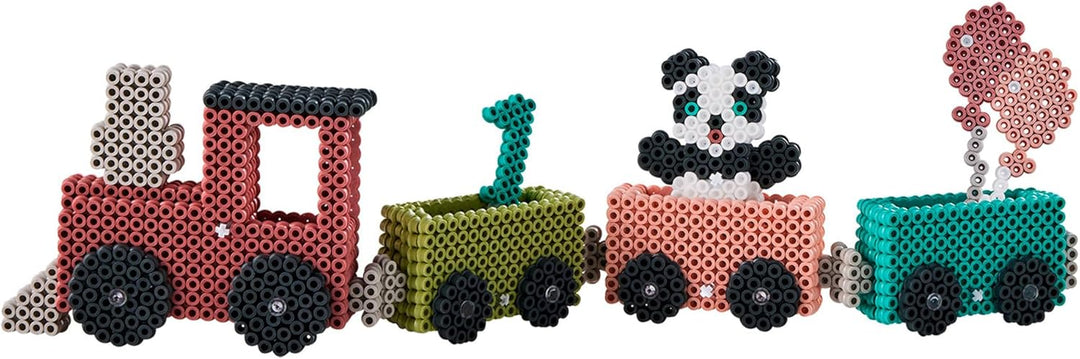 Hama Perlen 3624 Bügelperlen 3D Geburtstagszug, Hama Art mit ca. 6.000 Midi-Perlen, 3 Stiftplatten u
