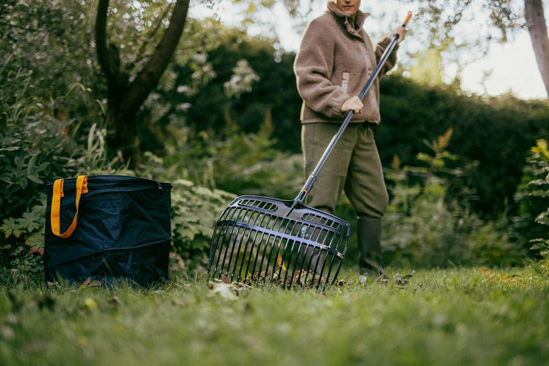 Fiskars OneClick Schaufelrechen, Vielseitiger Aufsatz zum Harken, Heben und Sieben, Müheloses Wechse
