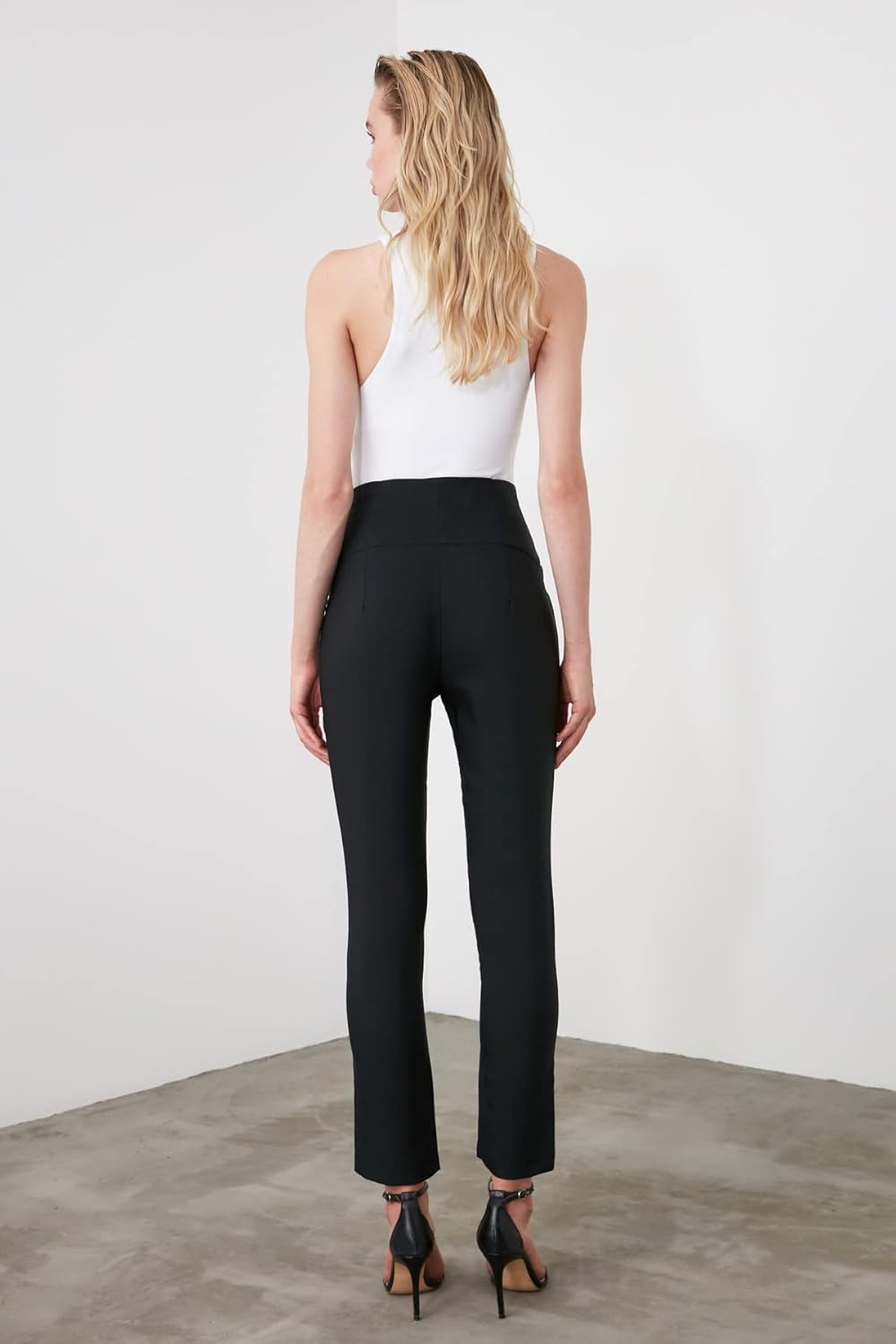 TRENDYOL Frau Mittlerer Bund Straight Leg Zigarettenschnitt Hose 36 Schwarz, 36 Schwarz