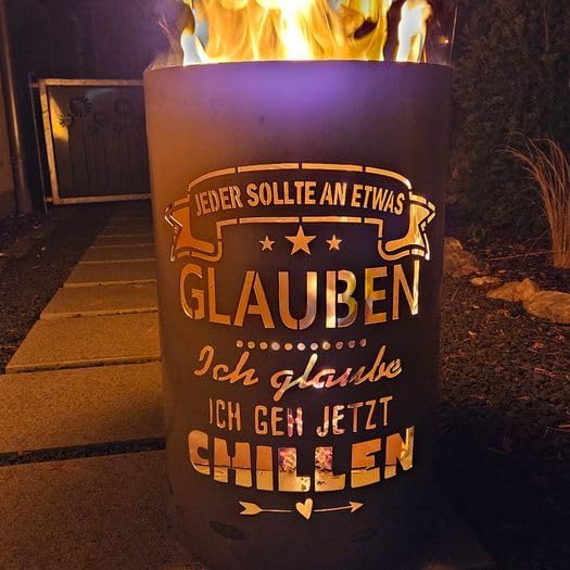 TiKo-Design Feuertonne mit Motiv – Lagerfeuertonne ‘Jeder sollte an etwas glauben, ich GEH jetzt chi