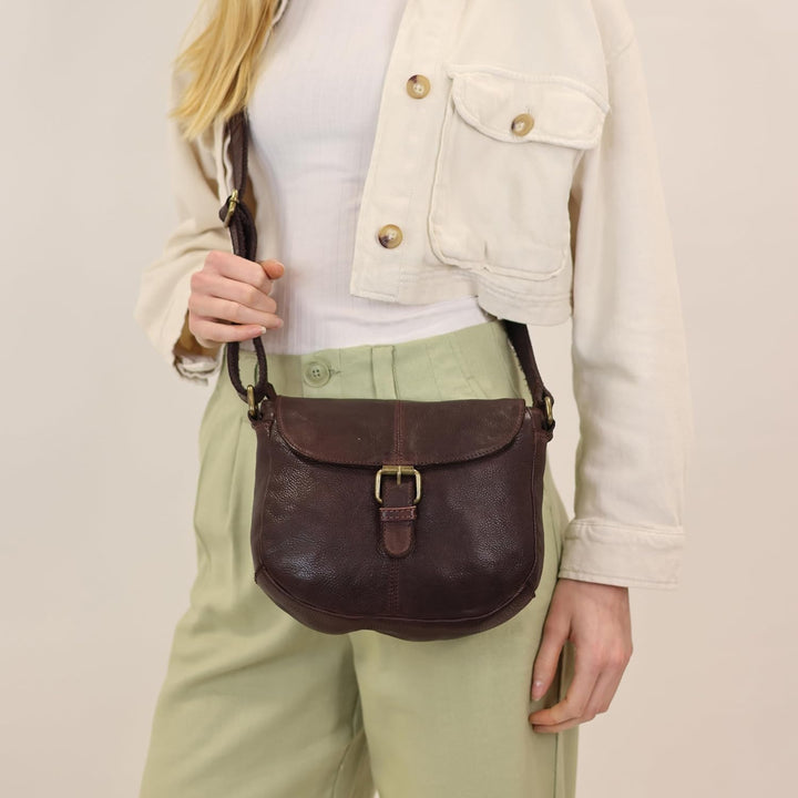 Gusti Leder Umhängetasche Candice | Handgefertigte Ledertasche Damen für Alltag & Freizeit I Elegant