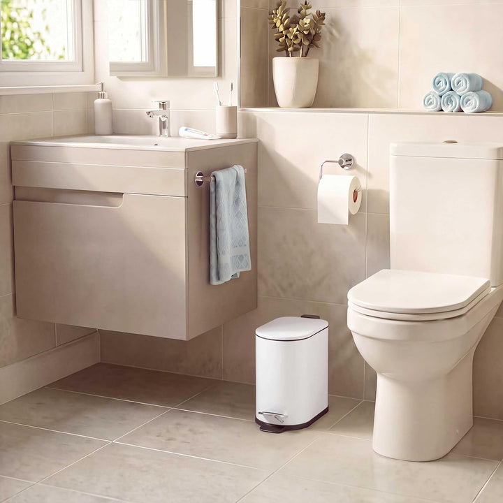 Beldray Kosmetikeimer mit Pedal, 5 Liter, kleiner WC-Mülleimer mit Soft-Close-Deckel, D-förmiger San