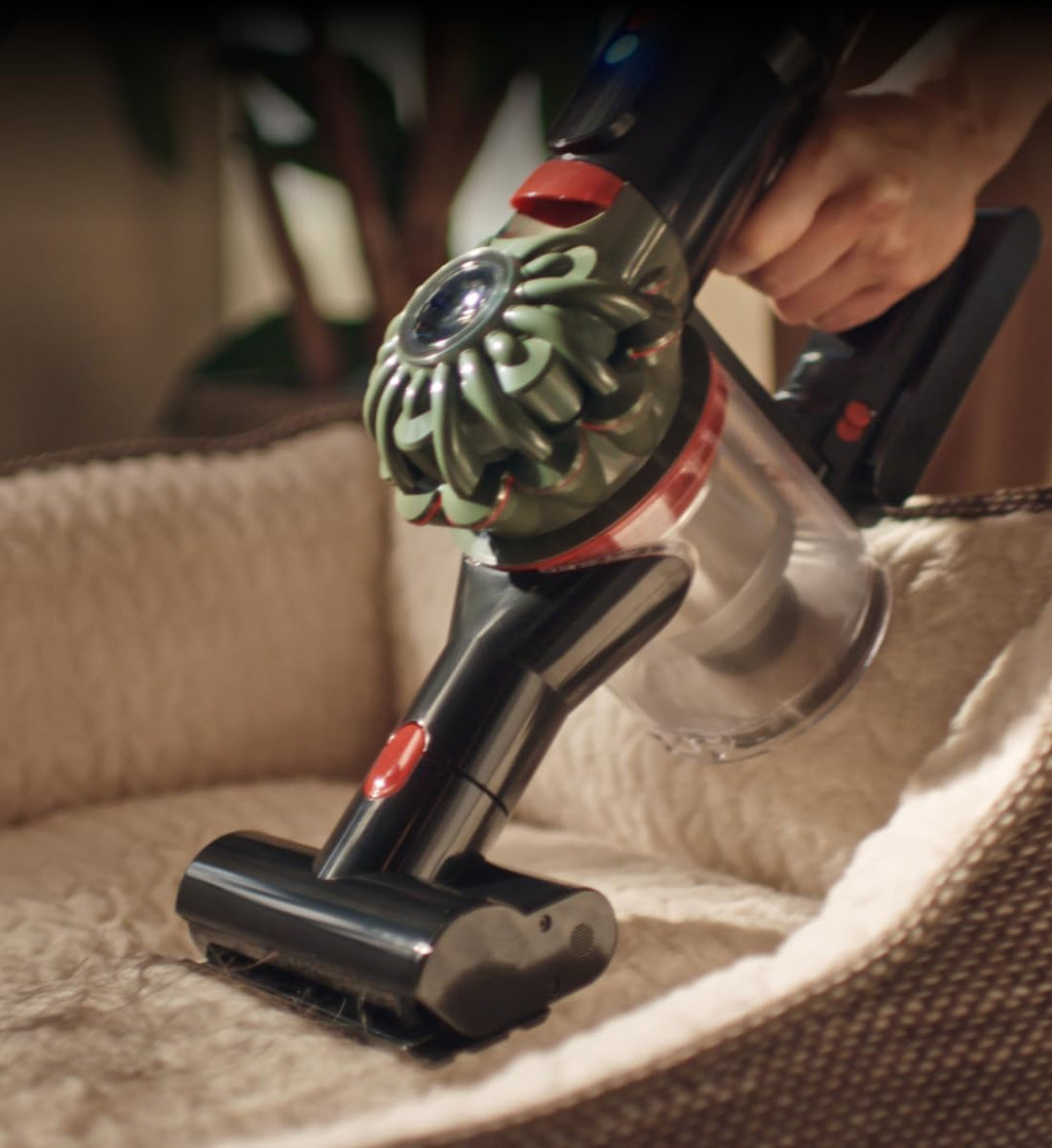 Dyson V8 Cyclone kabelloser Staubsauger, 150 AW, 60 Minuten Laufzeit, Motorbar-Bürste mit Anti-Verhe