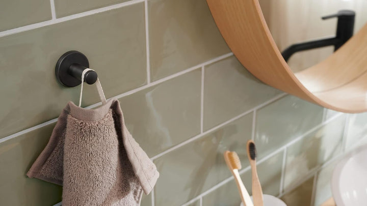 tesa Moon Black Handtuchhaken, matt schwarz, für Bad &amp; WC - für Bäder im Industrial Style und Modern