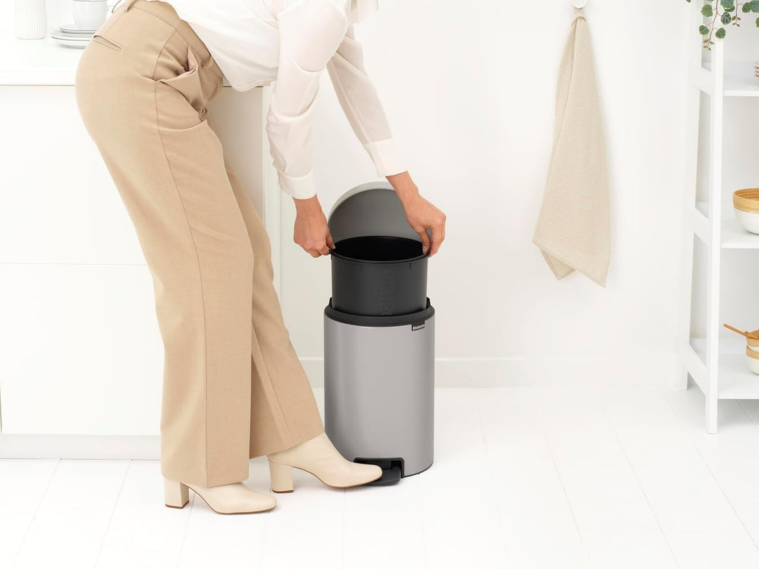 Brabantia NewIcon Tretmülleimer, 12L – Soft Grey | Mülleimer mit Soft-Close-Deckel &amp; Leichtgängigem