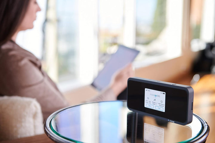 Inseego 5G MiFi M2000 Mobiler 5G Hotspot Router, WiFi 6, 4G LTE-Fallback, 2.4“ Touchscreen, Schnelll