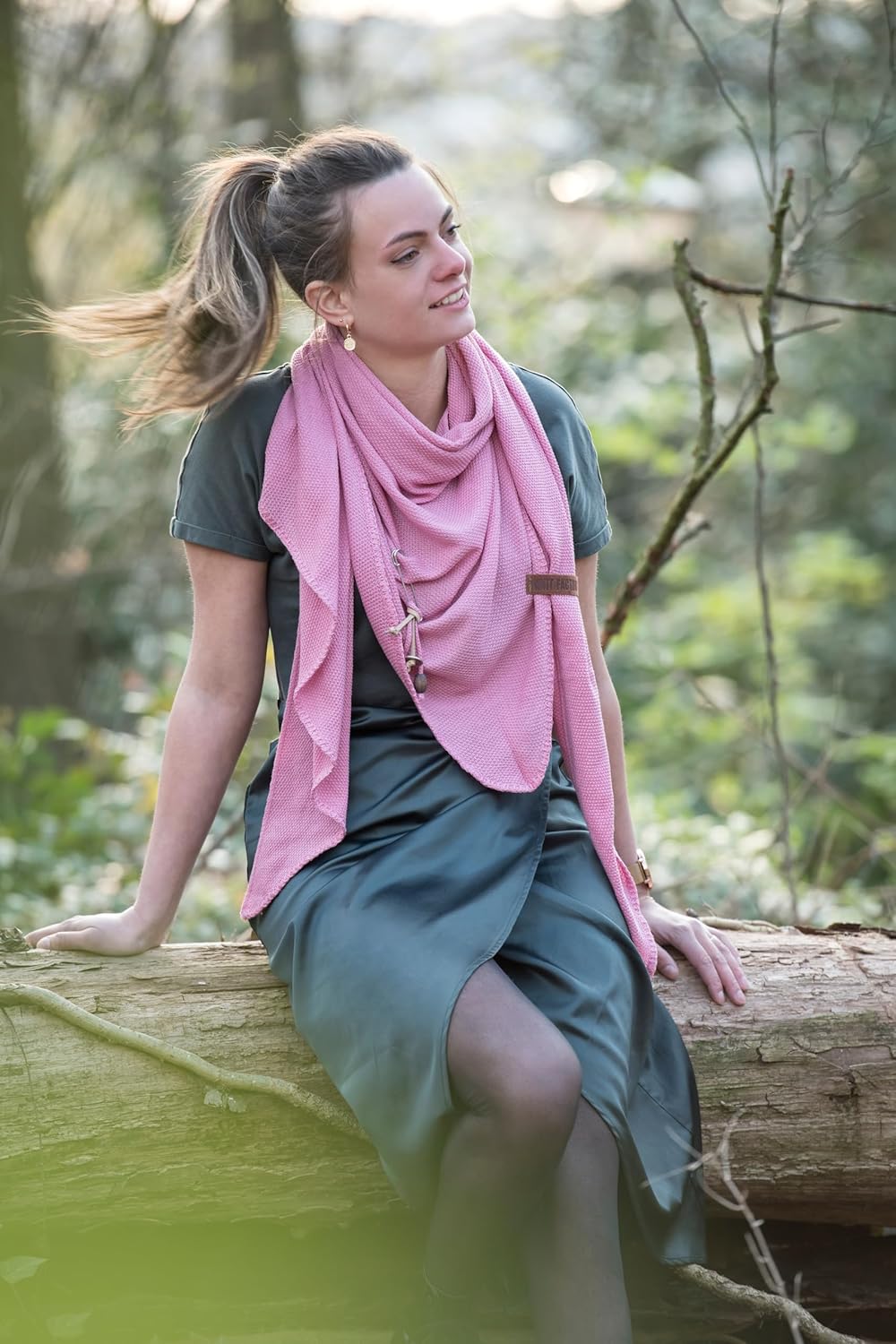 KNIT FACTORY - Lola Dreieckstuch - Fein Gestrickter Damen Schal - Tuch Schal - Für Frühling und Somm