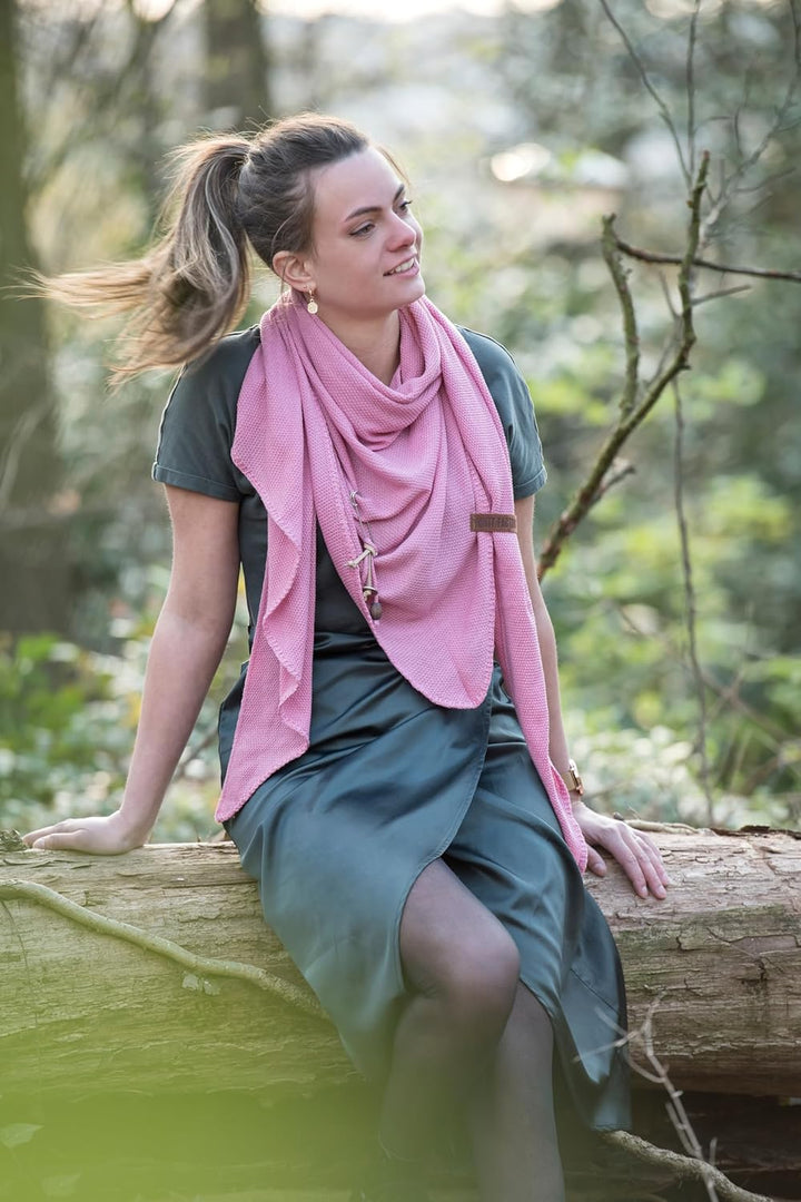 KNIT FACTORY - Lola Dreieckstuch - Fein Gestrickter Damen Schal - Tuch Schal - Für Frühling und Somm
