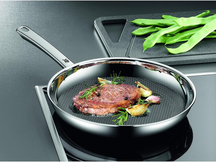 WMF Profi Resist Bratpfanne Induktion 28 cm, Mehrschichtmaterial beschichtet, Pfanne Wabenstruktur,