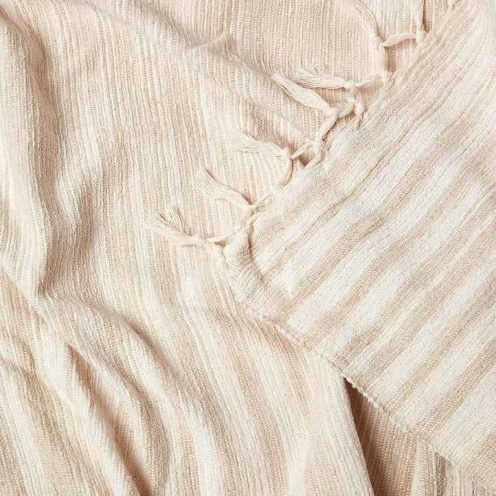 Homescapes Chenille-Tagesdecke, beige, Wohndecke 150 x 200 cm, Sofaüberwurf/Plaid aus 100% Baumwolle