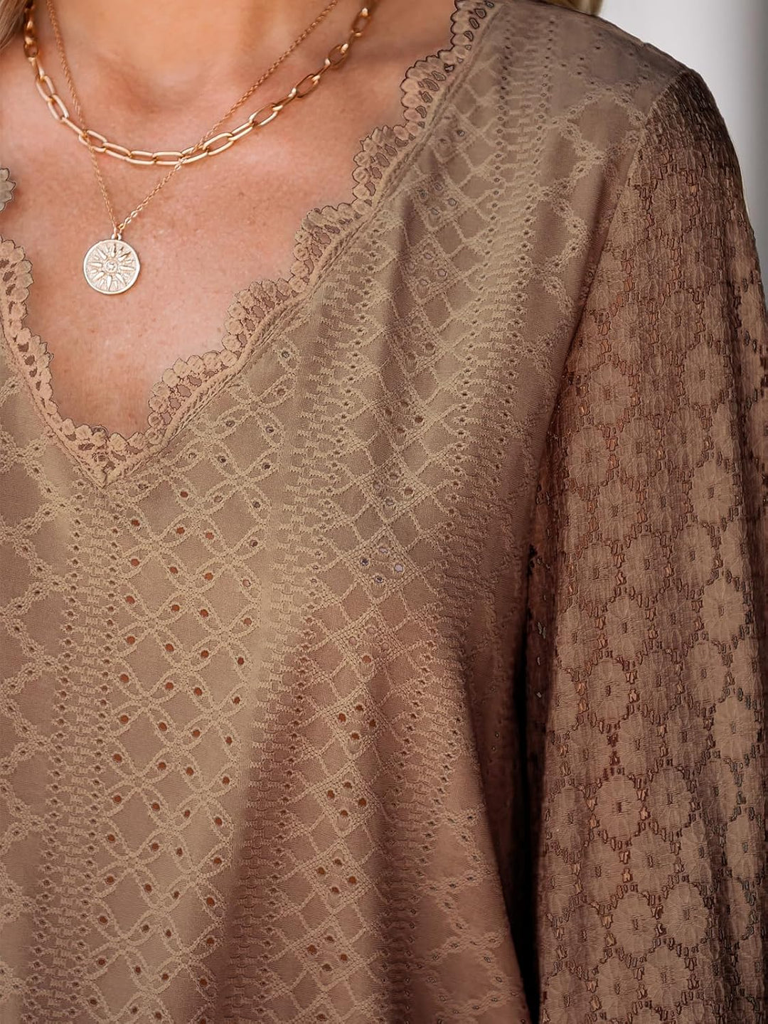 CUPSHE Damen Blusen V-Ausschnitt Spitzen Wellenkante Puffärmel Langarmshirt Lässige Lace Oberteile T