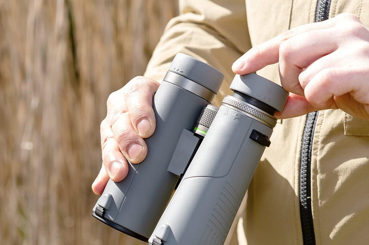 Bresser Fernglas 10x42 Wave, wasserdicht, mit BaK-4-Glas, UR-Vergütung und Brillenträgerokularen, pe