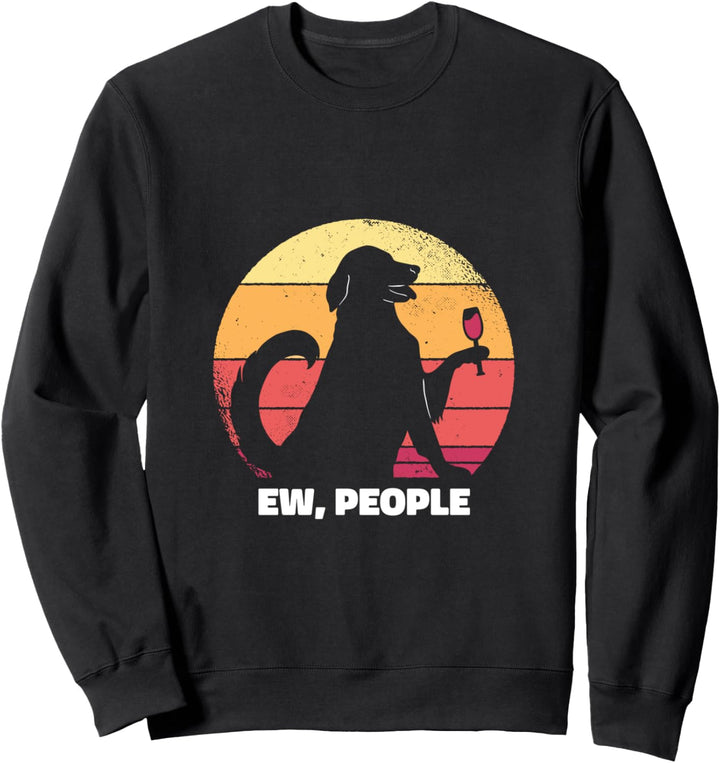 Hund trinkt Wein über einem Retro-Sonnenuntergang mit "Ew People" Sweatshirt