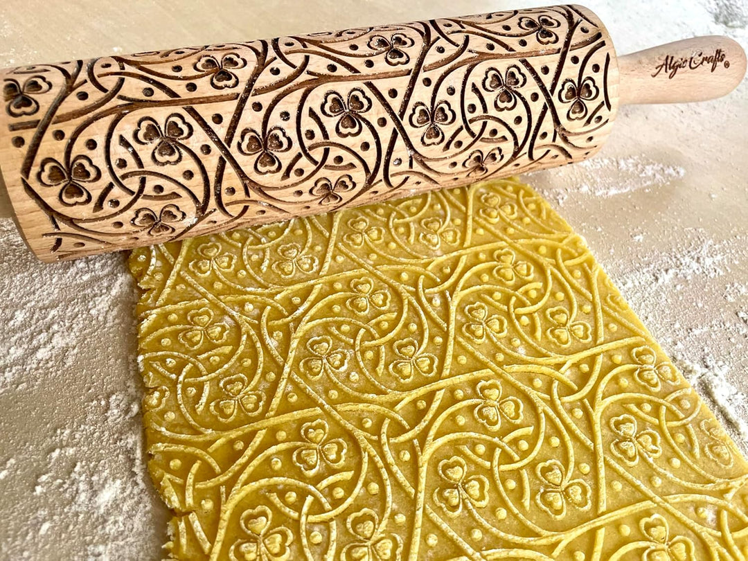 IRISH KNOTEN Teigroller für DIY Küche, Teig & Plätzchen. Präge Teigroller mit Klee Herzen. Gravierte
