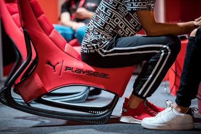 PLAYSEAT Puma Gaming Chair | ActiFit Material | MotionForce Stand für Optimalen Halt | Mehrere Tasch