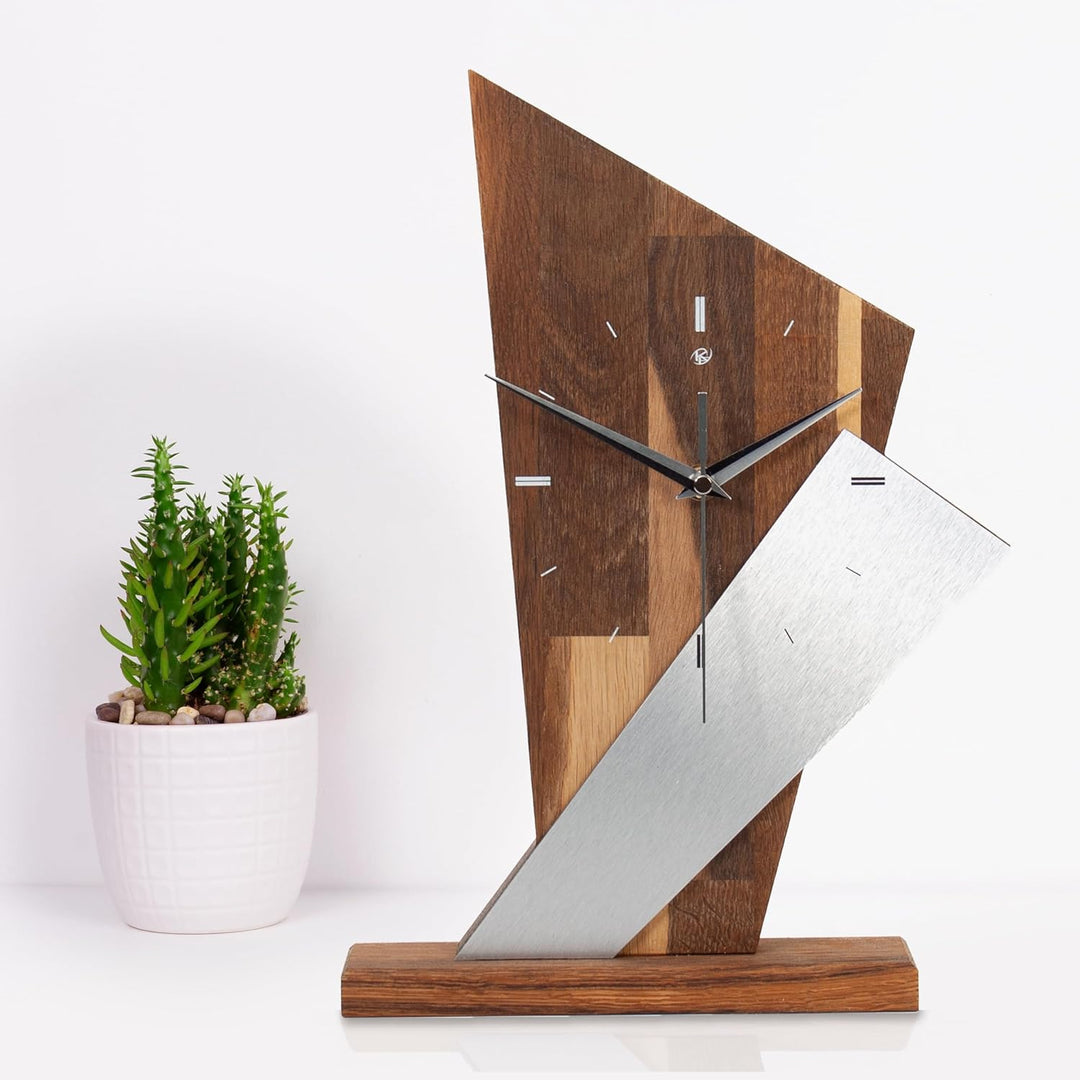 Kreative Feder Designer-Standuhr „Brown Square“ aus Massivholz – Tischuhr in modernem Metallic-Look