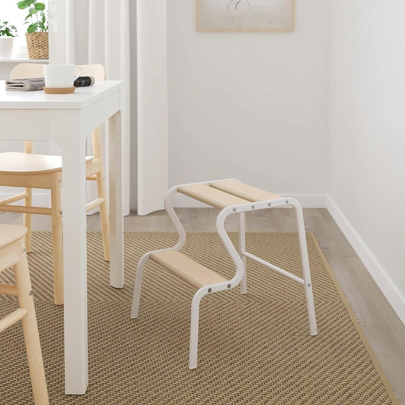 IKEA GRUBBAN Tritthocker, massive Birke ist ein strapazierfähiges, natürliches Material. [Weiss/Birk