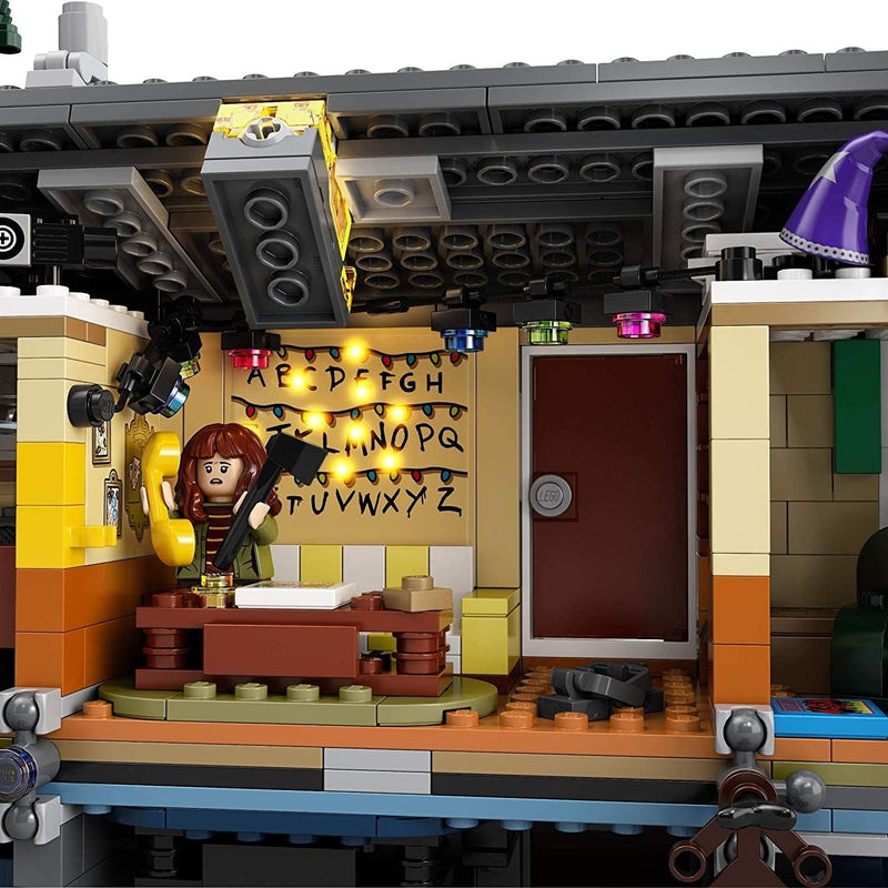 LEGO 75810 „Stranger Things - Die andere Seite“, Bausatz mit Wills House und 8 Minifiguren, Ab 16 Ja