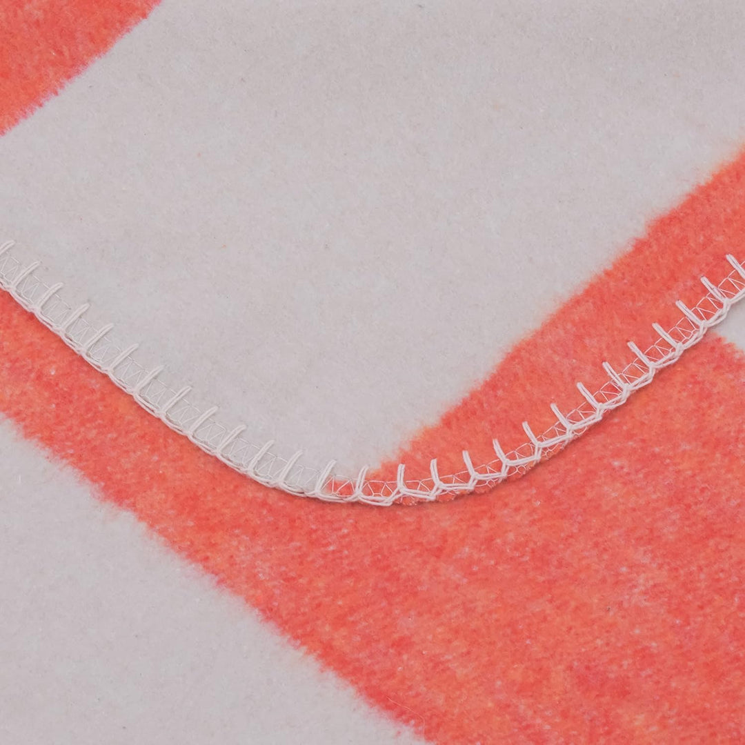sleepling Kuscheldecke Made in Germany, Sofadecke, 150 x 200 cm,Made in Green, waschbar, orange beig
