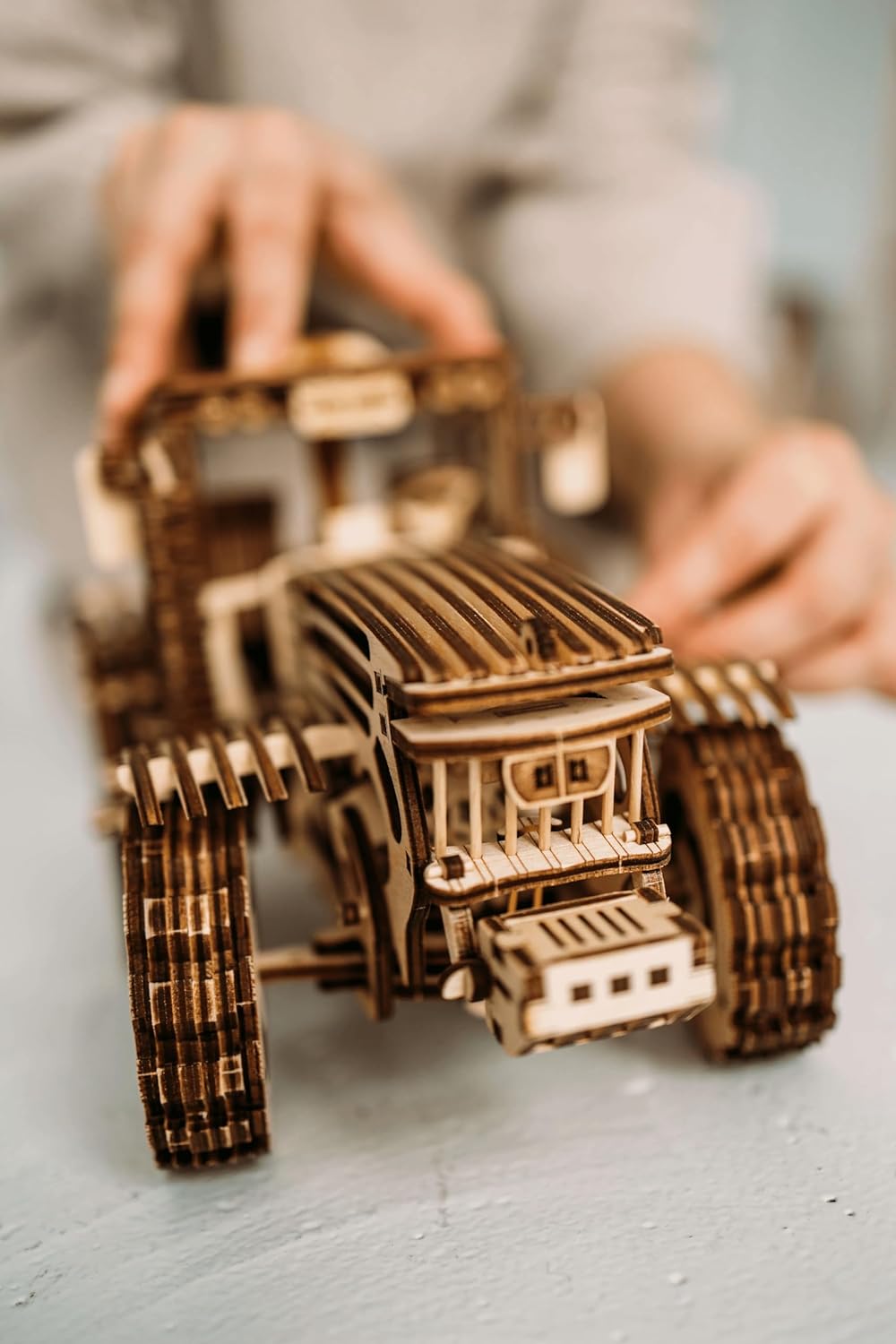 Wood Trick Modell eines mechanischen Traktors aus Holz für Erwachsene und Kinder - Detailliert und r