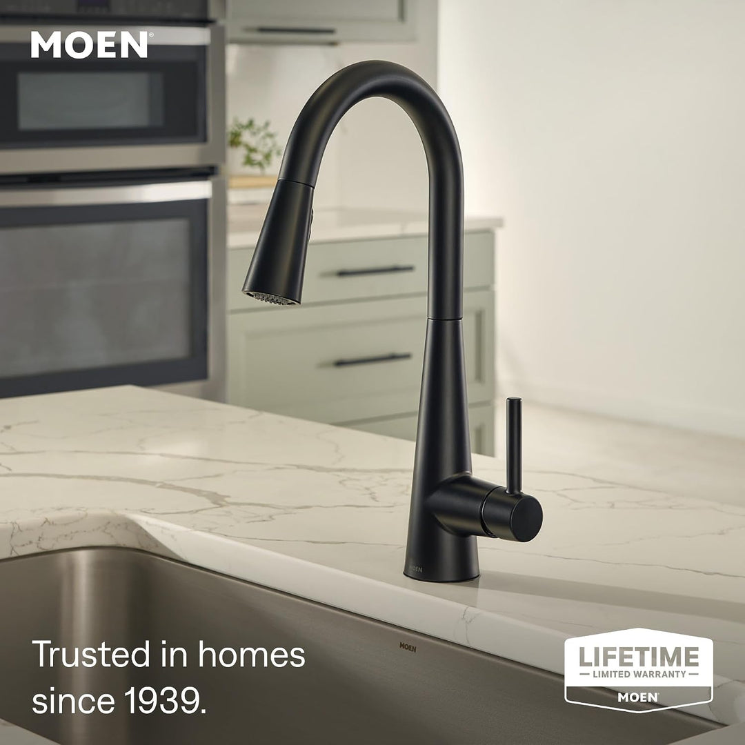 Moen Schlanke, mattschwarze Einhand-Küchenarmatur mit PowerBoost-Technologie für schnelleren Wasserf
