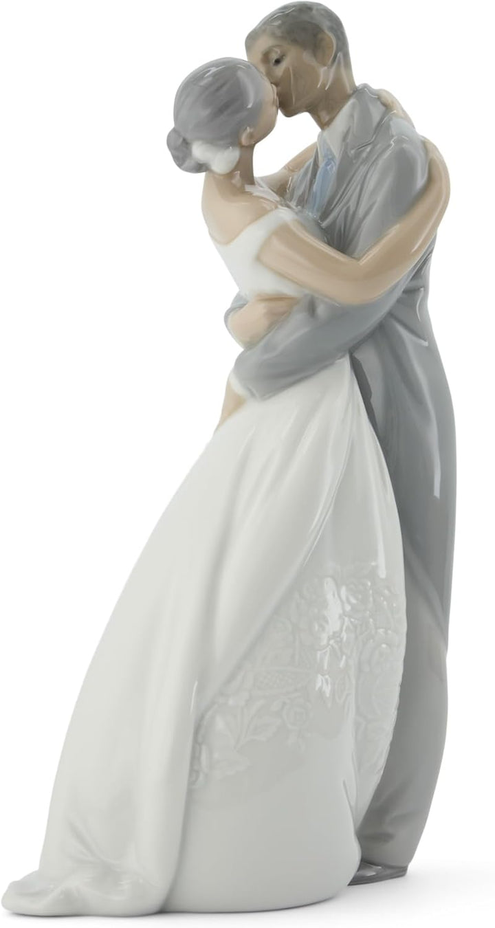NAO Porcelain by Lladro A KISS Forever (TM) (Bride & Groom, Marriage, Wedding, Collection) 2001632