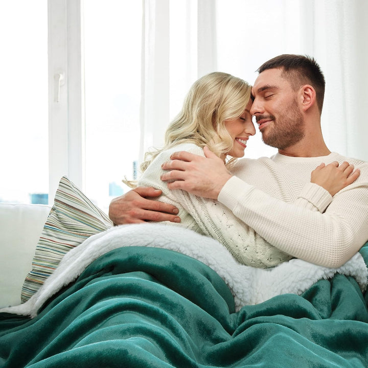 BEDSURE Decke Sofa Kuscheldecke Grün - warm Sherpa Sofaüberwurf Decke, Dicke Sofadecke Couchdecke, 1