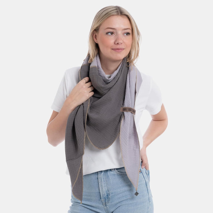 KNIT FACTORY - Fay Dreieckstuch - Fein Gewebte Damen Schal - Für Frühling und Sommer - Hochwertige Q