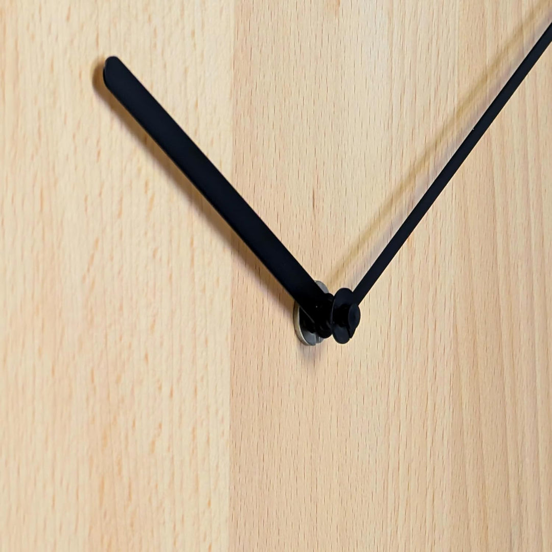 Natuhr Wanduhr Buche geölt Holzuhr Solide Massivholz, präzises Funk Uhrwerk, puristisch, modern, ska