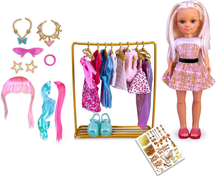 Nancy - Ankleidezimmer, glamouröser Puppenschrank, 8 Kleidungsstücke und 8 Zubehör, Spielzeugschuhe,