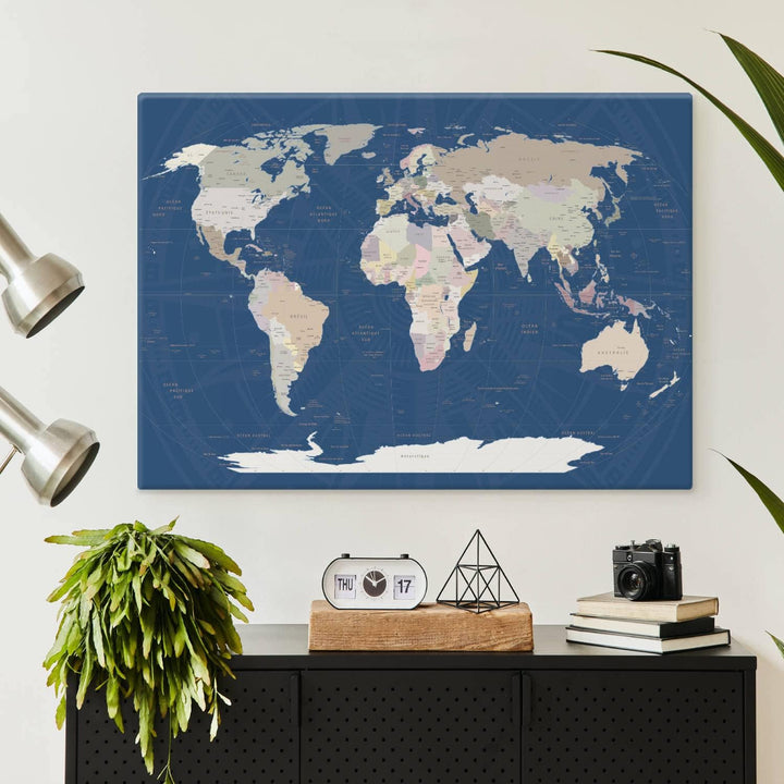 Tableau sur toile avec carte du monde à épingler, marque tes voyages et souvenirs – Carte du Monde T